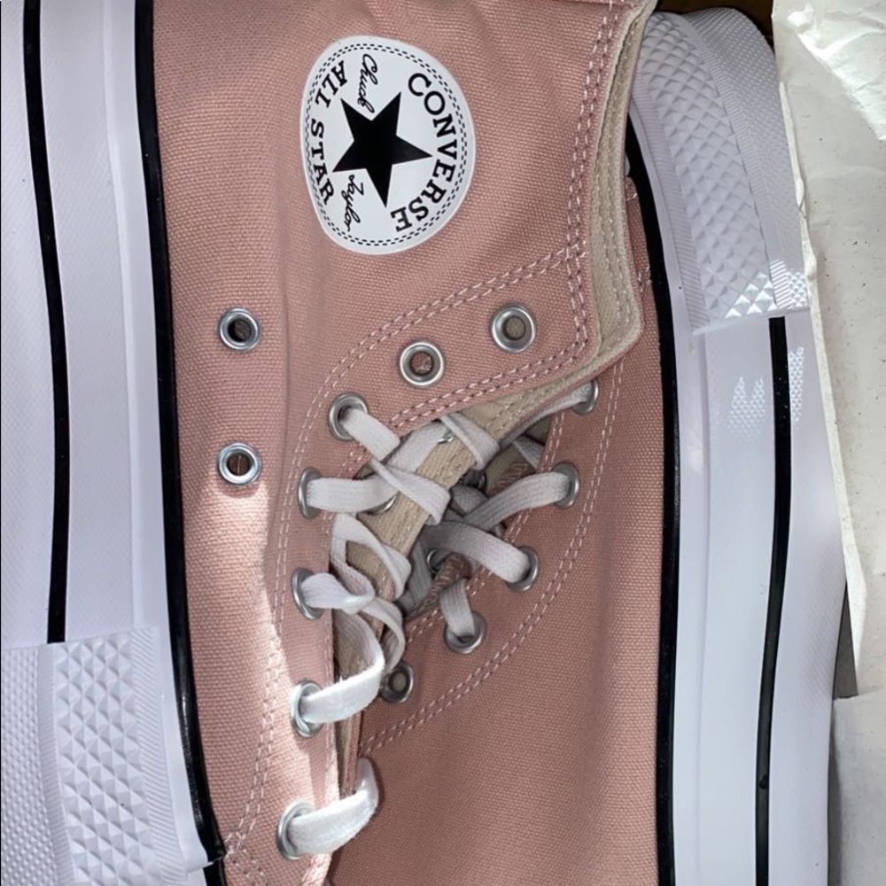 BRAND NEW PINK PLATFORM CONVERSE